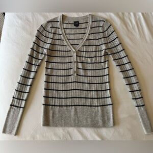 GAP | V-Neck Sweater | S | Gray